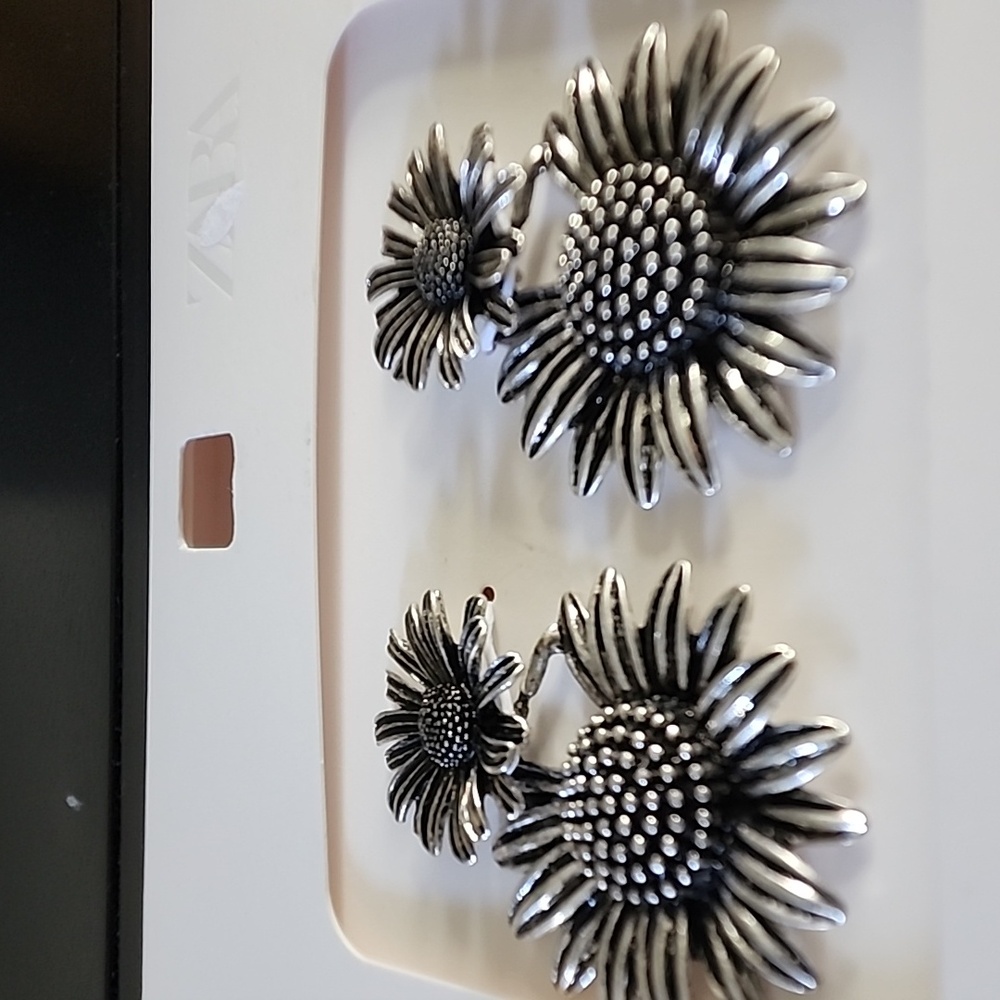 ZARA Double Flower Earrings - Picture 7 of 13